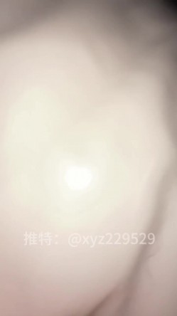 淫乱绿帽情侣『010情侣』群P 交换 淫乱盛宴！两个小母狗脸对着脸被俩老公在后面激烈输出 被操得淫相毕露 截图14