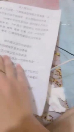 高颜值在校女大学生身材也好 全裸自慰至失禁潮贫 阳台裸露~喷尿~女上侧入无套啪啪内射中出 截图8