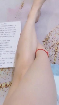 高颜值在校女大学生身材也好 全裸自慰至失禁潮贫 阳台裸露~喷尿~女上侧入无套啪啪内射中出 截图9