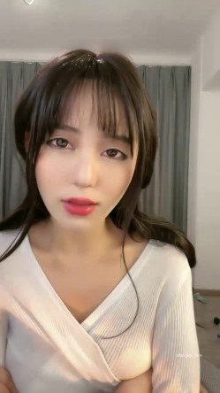 女神降临，明星气质顶级身材，人气大美人【小福贵儿】罕见大尺度，裸艳舞诱惑、道具紫薇、无套啪啪，高潮脸爽死人 截图3