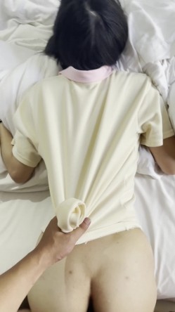 江苏极品女大和富二代男友啪啪流出女上男下街景窗台上多地点做爱 截图6