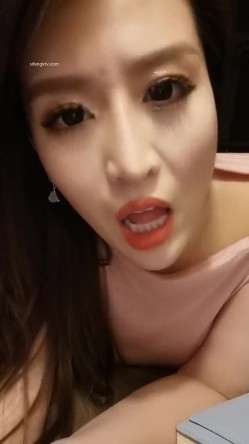 ️精品推荐 ️抖音极品大龄熟女『牛奶秋刀姨』下海直播性情展示12V 讲诉和小哥水性杨花的故事 截图10
