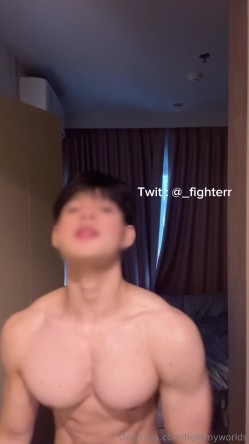 健身肌肉猛男【fighterr】推特福利，巨根疯狂打桩机，约炮各种小姐姐，用大肉棒征服她们 截图2