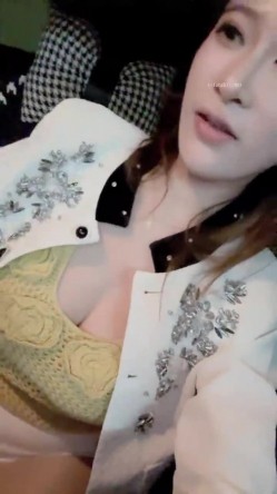 哇~杭州巨奶尤物~【纯天然巨乳】罕见~主要粉色叫他换男主 男主带他出来户外半夜车内口爆 截图1