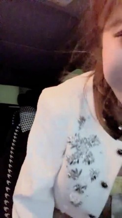 哇~杭州巨奶尤物~【纯天然巨乳】罕见~主要粉色叫他换男主 男主带他出来户外半夜车内口爆 截图8