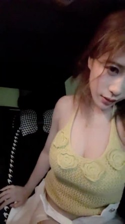 哇~杭州巨奶尤物~【纯天然巨乳】罕见~主要粉色叫他换男主 男主带他出来户外半夜车内口爆 截图9