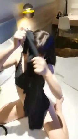 典雅气质小女神【雅美蝶啊啊】-，风骚拿捏的稳稳，女上位骑乘，干得汪汪叫，两炮狂干不止！ 截图3