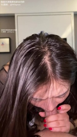 调教别人的女友，反差母狗在线吃鸡，每次射精都是射在她的脸上，一边打电话一边无套插入她+户外车震刺激的不行 截图3