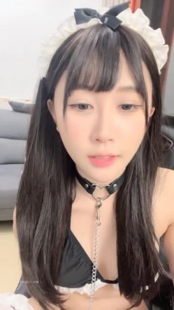推荐！童颜女神~超级迷人~【京鱼儿】道具自慰~爽到起飞~！野外裸漏，对着粉穴和菊花狂拍，流白浆！！ 截图11