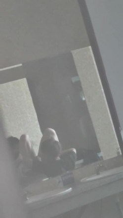 【网曝门事件】某情侣在男厕所的洗手台大战，先是一阵疯狂艹逼，然后男的疯狂舔逼，十分熟练！ 截图8