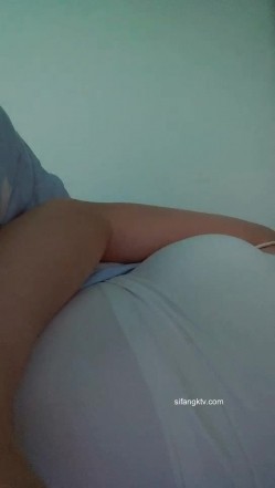 刺激【大三妹妹小美】寝室脱衣~自慰秀~上课真空~跳蛋直播~！~课堂上，宿舍偷拍舍友，粉逼，美乳，学生妹必看 截图12