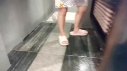 最新流出大神潜入洗浴会所偷拍 几个附近高校组团来洗浴的学妹浴池戏水 截图9