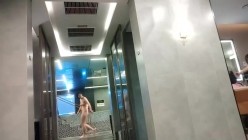 最新流出大神潜入洗浴会所偷拍 几个附近高校组团来洗浴的学妹浴池戏水 截图15
