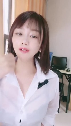 青岛淫妇第一人，【余君赴山海】，超骚御姐~!办公室 户外 车上跳蛋~漏水，玩得就是心跳和刺激 截图3