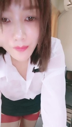 青岛淫妇第一人，【余君赴山海】，超骚御姐~!办公室 户外 车上跳蛋~漏水，玩得就是心跳和刺激 截图5