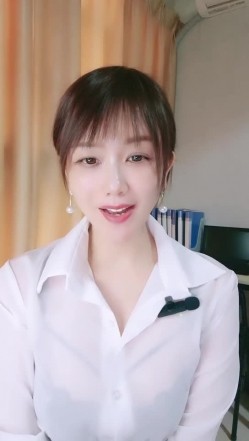 青岛淫妇第一人，【余君赴山海】，超骚御姐~!办公室 户外 车上跳蛋~漏水，玩得就是心跳和刺激 截图11