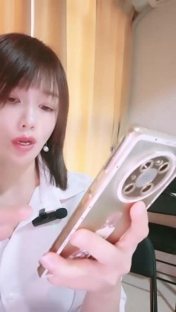 青岛淫妇第一人，【余君赴山海】，超骚御姐~!办公室 户外 车上跳蛋~漏水，玩得就是心跳和刺激 截图15
