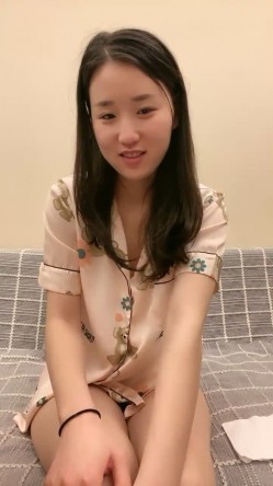 江苏传媒学院，大三学生妹，【一朵喇叭花】，大长腿，清纯校园风，让男友操到逼红肿，此等尤物必看 截图1