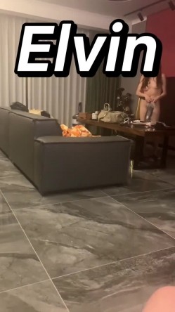 ELVIN 大神 · 养母狗：舔肛 插喉 带上项圈像狗一样爬过来 可能我真的是变态吧 母畜微妙的表情我觉得贼满足呢 截图2