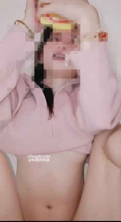 边打电话边挨操！极品粉B反差婊小女友【纠结的阿呆】超高颜值反差学妹，表面乖巧的萌妹子背地里是个小骚货 截图6