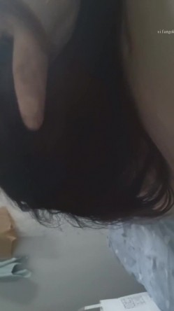 温柔淑女型女大生私下极度反差，出租屋被男友各种玩肏 截图2