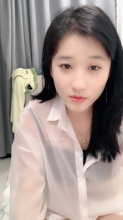 校花来了！好漂亮好甜美，清纯反差小姐姐【云妹妹】自慰！一字马！好想进入她 截图1
