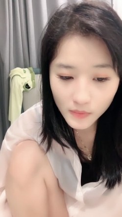 校花来了！好漂亮好甜美，清纯反差小姐姐【云妹妹】自慰！一字马！好想进入她 截图12