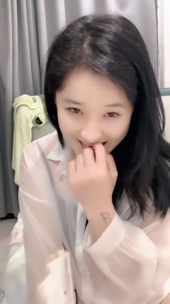 校花来了！好漂亮好甜美，清纯反差小姐姐【云妹妹】自慰！一字马！好想进入她 截图16