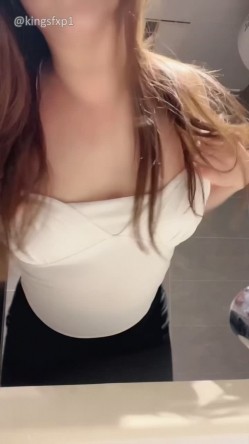 【曦疯狂少妇】浑圆大奶少妇美乳挺拔 开档黑丝大长腿热舞掰逼 舔鸡后如愿挨操 截图2