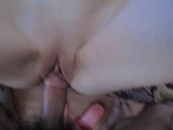从懵懂时期不懂世事的上学女孩，到新婚海誓深盟之后的人妻，一路的成长记录 外表清纯原来内心淫荡无比 截图9