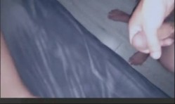 猥琐小伙，半夜偷熘进老妈房间，看到光着屁股睡觉，忍不住打飞机 截图9