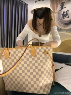 22岁少女【nidebaby】打高尔夫的时候放跳蛋 会所勾搭技师 大屌阳具道具狂插 大奶翘臀 截图10