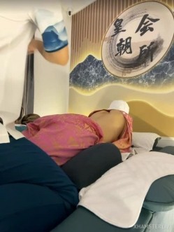 22岁少女【nidebaby】打高尔夫的时候放跳蛋 会所勾搭技师 大屌阳具道具狂插 大奶翘臀 截图14