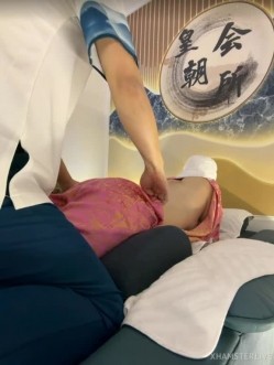 22岁少女【nidebaby】打高尔夫的时候放跳蛋 会所勾搭技师 大屌阳具道具狂插 大奶翘臀 截图15