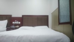 歌厅探花陈先生_唱完歌酒店约丰满公主妹，穿上黑丝超近距离特写啪啪 截图1