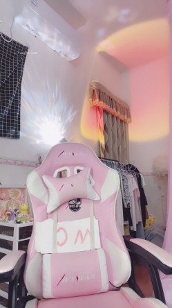骚逼奶妈【03年蛇蛇】纹身浪妇，下海直播赚奶粉钱，开逼自慰性欲旺盛，道具自慰，高潮时奶头出奶 截图7