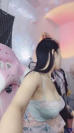 骚逼奶妈【03年蛇蛇】纹身浪妇，下海直播赚奶粉钱，开逼自慰性欲旺盛，道具自慰，高潮时奶头出奶 截图8
