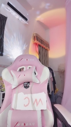 骚逼奶妈【03年蛇蛇】纹身浪妇，下海直播赚奶粉钱，开逼自慰性欲旺盛，道具自慰，高潮时奶头出奶 截图10