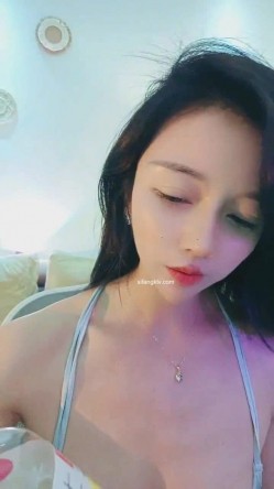 【高端奢华 ️顶级空姐】超美商务模特『小一一』极品女神重磅回归 又骚又御《此女只应天上有 人间谁配操一回》 截图4