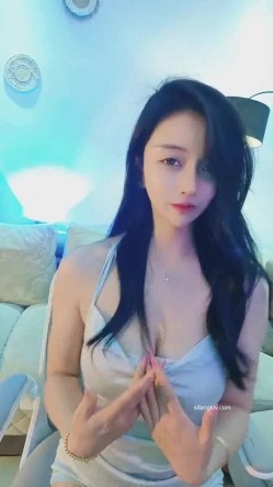 【高端奢华 ️顶级空姐】超美商务模特『小一一』极品女神重磅回归 又骚又御《此女只应天上有 人间谁配操一回》 截图8
