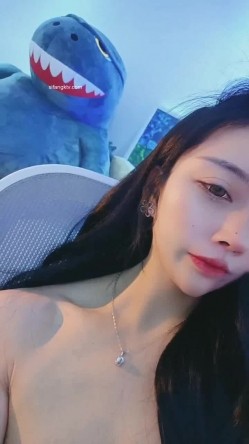 【高端奢华 ️顶级空姐】超美商务模特『小一一』极品女神重磅回归 又骚又御《此女只应天上有 人间谁配操一回》 截图15