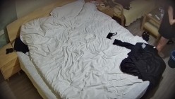 酒店偷拍 秃顶男带漂亮少妇开房 全程几乎没穿过衣服 已经数不清干了多少次 截图2