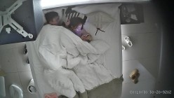 酒店上帝视角偷拍女友换上情趣睡衣后被小伙用超长大黑牛狂怼骚逼 截图9