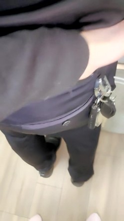 气质颜值美女！带新人妹妹下海！两男两女一起玩，扒下内裤跳蛋震穴，舔妹妹骚逼，怼入抽插搞的妹妹受不了 截图1