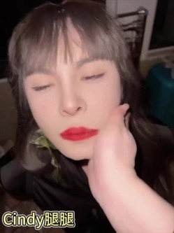 圣诞狂欢 Cindy腿腿 国产极品人气TS，长相清纯身材一流，一双纤细的大长腿，不输任何女人 截图5