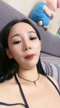 我的心动女神又被畜生给操了 ️扯斯狂干~满脸春光得意，女神还给竖起了大拇指点赞 ️含泪心痛啊~~~ 截图9