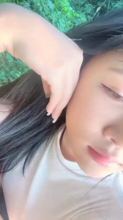 【京鱼儿】19岁童颜巨乳 女仆学生制服 道具自慰 流白浆 ！高人气19岁学生妹 白皙大奶！！ 截图5