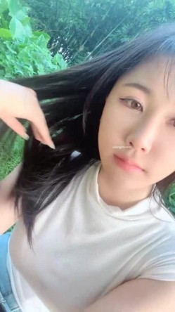 【京鱼儿】19岁童颜巨乳 女仆学生制服 道具自慰 流白浆 ！高人气19岁学生妹 白皙大奶！！ 截图10
