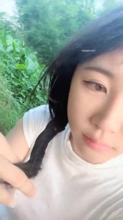 【京鱼儿】19岁童颜巨乳 女仆学生制服 道具自慰 流白浆 ！高人气19岁学生妹 白皙大奶！！ 截图14