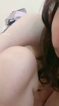 新人！大学生下海~校花级别，【小佳佳】，兼职黄播，洗澡扒穴，能清楚的看到那个小洞洞，挺清纯的，推荐 截图3
